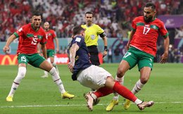 Tranh cãi phạt đền trận Pháp - Morocco: Trọng tài lại sai, VAR lại không cứu nổi