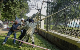 Cận cảnh dỡ bỏ hàng rào công viên Thống Nhất để kết nối với phố đi bộ ở Hà Nội