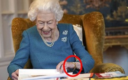 Xuất hiện trong loạt ảnh mới kỷ niệm 70 năm trị vì, Nữ hoàng Anh để lộ chi tiết khiến dư luận lo lắng, đứng ngồi không yên