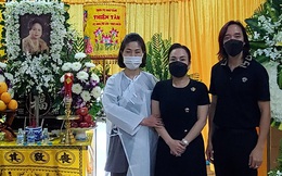 Mẹ ca sĩ Lệ Thu qua đời đột ngột, vợ chồng Việt Hương có hành động ấm lòng khiến ai cũng xúc động!