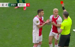Hành động của thủ quân Ajax khiến đồng đội ăn thẻ đỏ còn HLV đối phương cười không ngậm được mồm