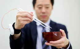 Các nhà khoa học Nhật Bản buộc phải chế ra loại đũa ‘thần kỳ’ này để trị thói quen ăn mặn 'vô đối' của người dân - về Việt Nam chắc chắn thành hàng hot