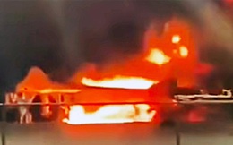 Máy bay ném bom chiến lược của Không quân Mỹ bốc cháy rực lửa