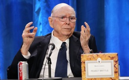 Chuyện đời kinh ngạc của &quot;ông hoàng chứng khoán&quot; Charlie Munger: Biến bi kịch thành vinh quang, tạo nên những kỷ lục nhờ tinh thần thép và vững bước trước biến cố