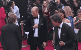 Tài tử Tom Cruise dìu tay Công nương Kate trên thảm đỏ gây &quot;bùng nổ&quot; truyền thông, diện mạo nàng dâu hoàng gia gây bất ngờ