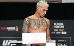 Charles Oliveira bị tước đai vô địch UFC vì quá cân