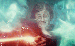 6 bí mật hậu trường Harry Potter không phải ai cũng biết: Daniel Radcliffe mắc bệnh vì 1 cảnh quay, có người dám chơi khăm cả đạo diễn