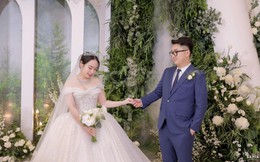 Toàn cảnh đám cưới lộng lẫy của cặp đôi rich kid xứ Hà thành: Từ 100% hoa tươi đến váy cưới đính đá quý sang trọng
