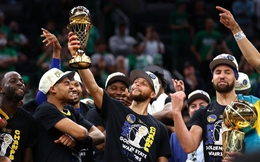 Golden State Warriors ăn mừng chức vô địch NBA trên sân khách, Stephen Curry lần đầu trở thành Finals MVP