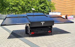 Tesla “khoe” nguyên mẫu “cục sạc di động” cho ô tô với ăng-ten vệ tinh SpaceX &quot;Starlink&quot; tích hợp