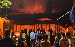 Bắc Ninh: Hỏa hoạn thiêu rụi hàng trăm gian hàng trong chợ Đọ Xá, nhiều tiểu thương khóc thảm