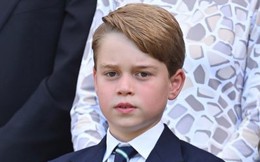 Hoàng tử George đang được làm quen với vai trò là vị vua tương lai như thế nào?