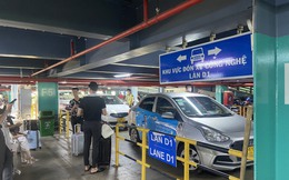 Hình ảnh bất ngờ trong ngày đầu hành khách đón xe công nghệ tại vị trí mới ở sân bay Tân Sơn Nhất