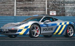 &quot;Chơi lớn&quot; như cảnh sát Séc: Biến siêu xe Ferrari của tội phạm thành xe tuần tra