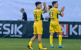 Đằng sau bước tiến của Quang Hải ở Pau FC là “cơn đau đầu” của HLV Didier Tholot