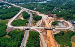 Cận cảnh tuyến cao tốc Cam Lộ - La Sơn trị giá 7.700 tỷ sắp hoàn thành