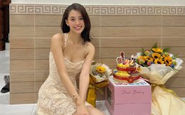 Hoa hậu Tiểu Vy: &quot;Tuổi 22 vẫn có ba có mẹ để gọi, vẫn còn gia đình để quay về&quot;