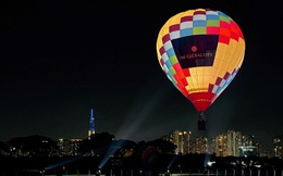 Khinh khí cầu “khổng lồ” tung bay rực rỡ tại Trung tâm mới TP.HCM, chào đón chuỗi sự kiện Lễ hội nhạc nước