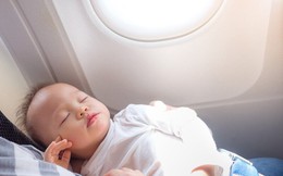 &quot;Bỏ túi&quot; bí kíp cho trẻ đi du lịch bằng máy bay ngoan, không khóc