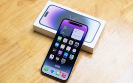 Mở hộp iPhone 14 Pro Max màu tím vừa &quot;cập bến&quot; Việt Nam: Màu sắc ấn tượng, giá trên 50 triệu đồng!