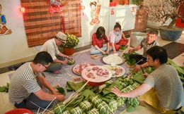 Hà Nội: Dân chung cư phấn khởi góp gạo gói bánh chưng đón Tết