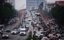Ngày đầu đi làm sau kì nghỉ Tết: Đường phố Hà Nội kẹt cứng, TP.HCM thông thoáng