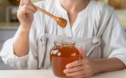 Bác sĩ Nhật giảm 25kg nhờ ăn mật ong vào một thời điểm vàng trong ngày, tiết lộ 4 bí quyết giảm cân thành công