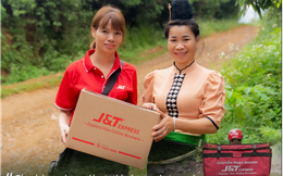 Nữ shipper J&T Express hạnh phúc vì mỗi gói hàng chứa đựng niềm vui cho đồng bào