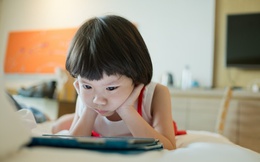 4 dấu hiệu giúp cha mẹ nhận biết con đang tiếp xúc với màn hình điện tử quá nhiều