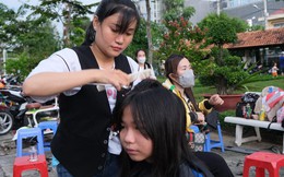 Trường dạy nghề Minh Đan - Nghệ thuật cắt tóc trong Tết Trung thu gắn kết cộng đồng
