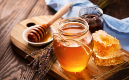 Mật ong trộn cùng một loại hạt là “thuốc bổ thượng hạng”: Ăn mỗi sáng giúp xương khớp chắc khỏe, bổ tim mạch