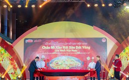 Hảo Hảo xác lập kỷ lục "Chảo mì xào hải sản dát vàng lớn nhất Việt Nam"