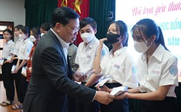Tân Hiệp Phát nâng bước tới trường cho 150 học sinh tại Quảng Nam: Dù khó khăn đến đâu cũng đừng bỏ cuộc