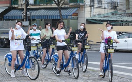 Du khách và giới trẻ thích thú với xe đạp công cộng giá chỉ 5k lần đầu xuất hiện ở Đà Nẵng