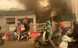 Hà Nội: Cháy lớn tại quán bia hơi ở Hai Bà Trưng, cột khói bốc cao hàng chục mét