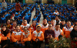 Đoàn từ thiện Tần Nguyễn mang niềm hạnh phúc đến với trẻ em vùng cao