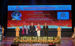 Bà Nguyễn Hương Ly nhận giải thưởng "Doanh nhân trí thức tiêu biểu năm 2022"