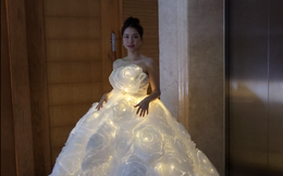 Hòa Minzy mặc váy phát sáng tại sự kiện, tự tin khoe giọng hát mộc