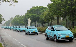 Hãng taxi điện đầu tiên tại Việt Nam chính thức vận hành: Giá cước ra sao?