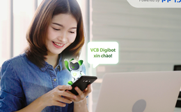 Khách hàng trẻ thích thú  với trải nghiệm VCB Digibot