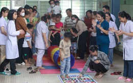 Phía sau ngày hội đặc biệt cho trẻ tự kỷ ở Đà Nẵng: “Nghe con nói được vài tiếng, vợ chồng tôi hạnh phúc lắm…”