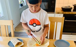 Khi con dưới 12 tuổi, có 5 việc cha mẹ nên &quot;thả tay&quot; để con &quot;tự bơi&quot;, có như vậy trẻ mới không bị phụ thuộc