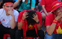 CĐV ở TP.HCM thẫn thờ khi U22 Việt Nam dừng chân tại bán kết SEA Games 32