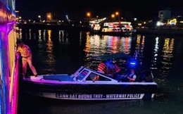 Đà Nẵng: Tàu du lịch chở 70 khách bị mắc cạn trên sông Hàn