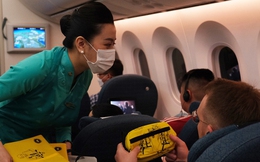 Vietnam Airlines &quot;hồi sinh&quot; áo phao cũ