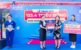 Mua sắm tại nhà thuốc FPT Long Châu nữ khách hàng bất ngờ trúng ngay 123.400.000 đồng tiền mặt