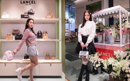 Jun Vũ và Chloe Nguyễn chụp cùng hoa tươi và túi xinh, kỷ niệm 1 năm khai trương cửa hàng Lancel Saigon Centre