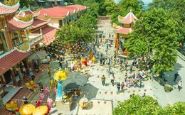 Đông đảo du khách đến núi Bà Đen tham dự Lễ vía Bà lớn nhất trong năm