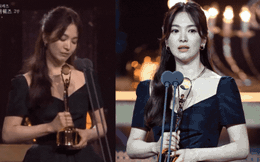 Song Hye Kyo bật khóc nghẹn ngào khi thắng Daesang ở Rồng Xanh 2023