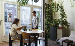 Mua nhà cũ 25 năm ven sông, cặp đôi chi tiền cải tạo thành không gian đẹp như phim